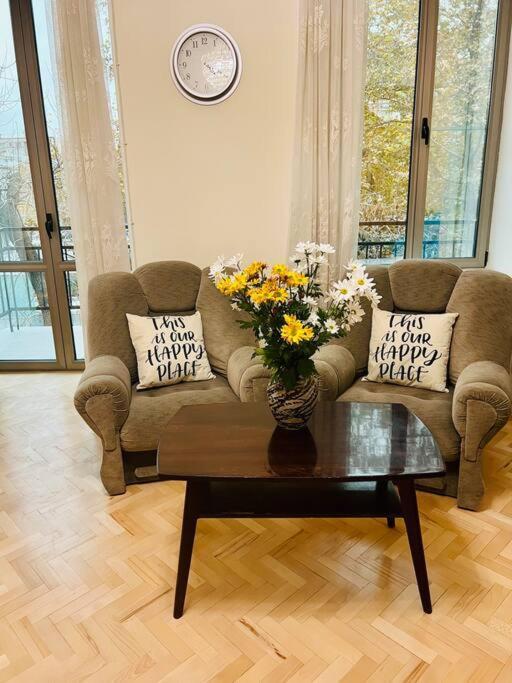 Spacious 2 Bedrooms In The Center Of Ереван Екстериор снимка