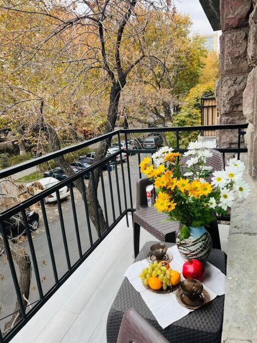 Spacious 2 Bedrooms In The Center Of Ереван Екстериор снимка