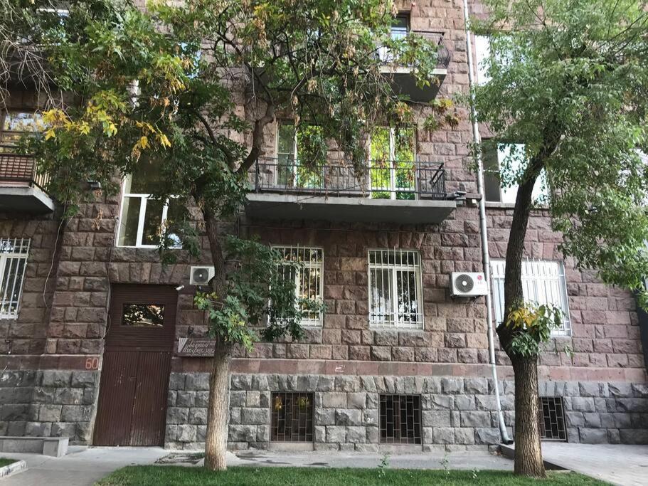 Spacious 2 Bedrooms In The Center Of Ереван Екстериор снимка