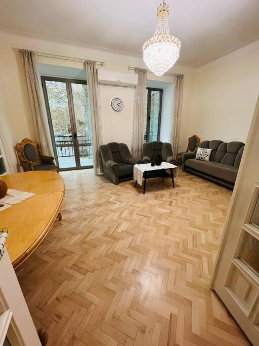 Spacious 2 Bedrooms In The Center Of Ереван Екстериор снимка