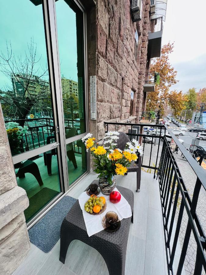 Spacious 2 Bedrooms In The Center Of Ереван Екстериор снимка