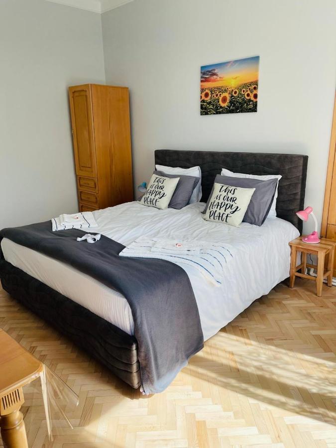 Spacious 2 Bedrooms In The Center Of Ереван Екстериор снимка