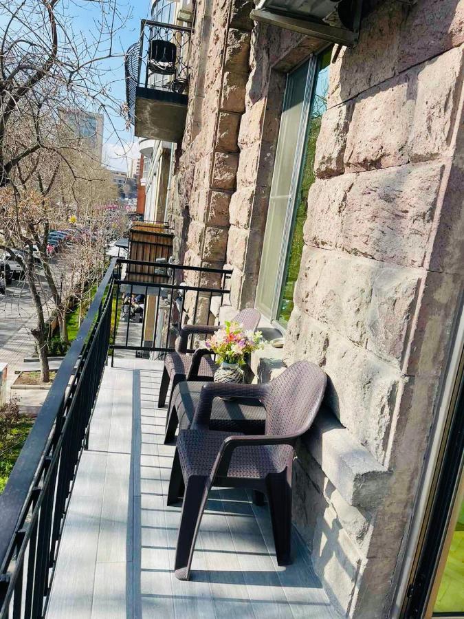 Spacious 2 Bedrooms In The Center Of Ереван Екстериор снимка